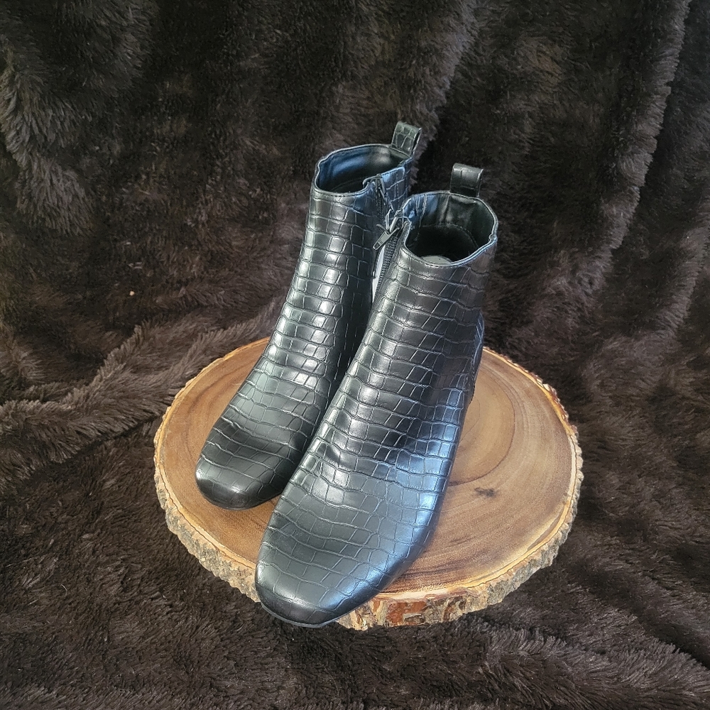 Black Women’s Block Heel Booties 11 NWT